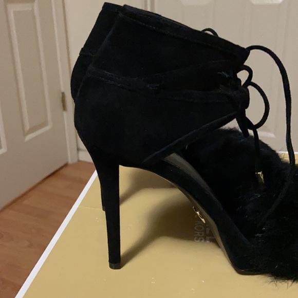 NEW Michael Kors Shoes - Picture 3 of 8